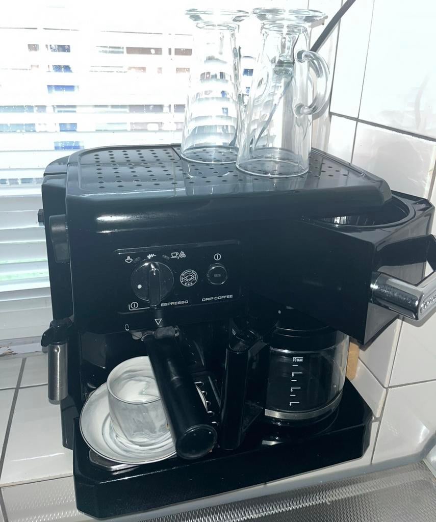 Volautomatische koffiemachine met stoompijpje, Witgoed en Apparatuur, Koffiezetapparaten, 10 kopjes of meer, Koffiemachine, Gemalen koffie