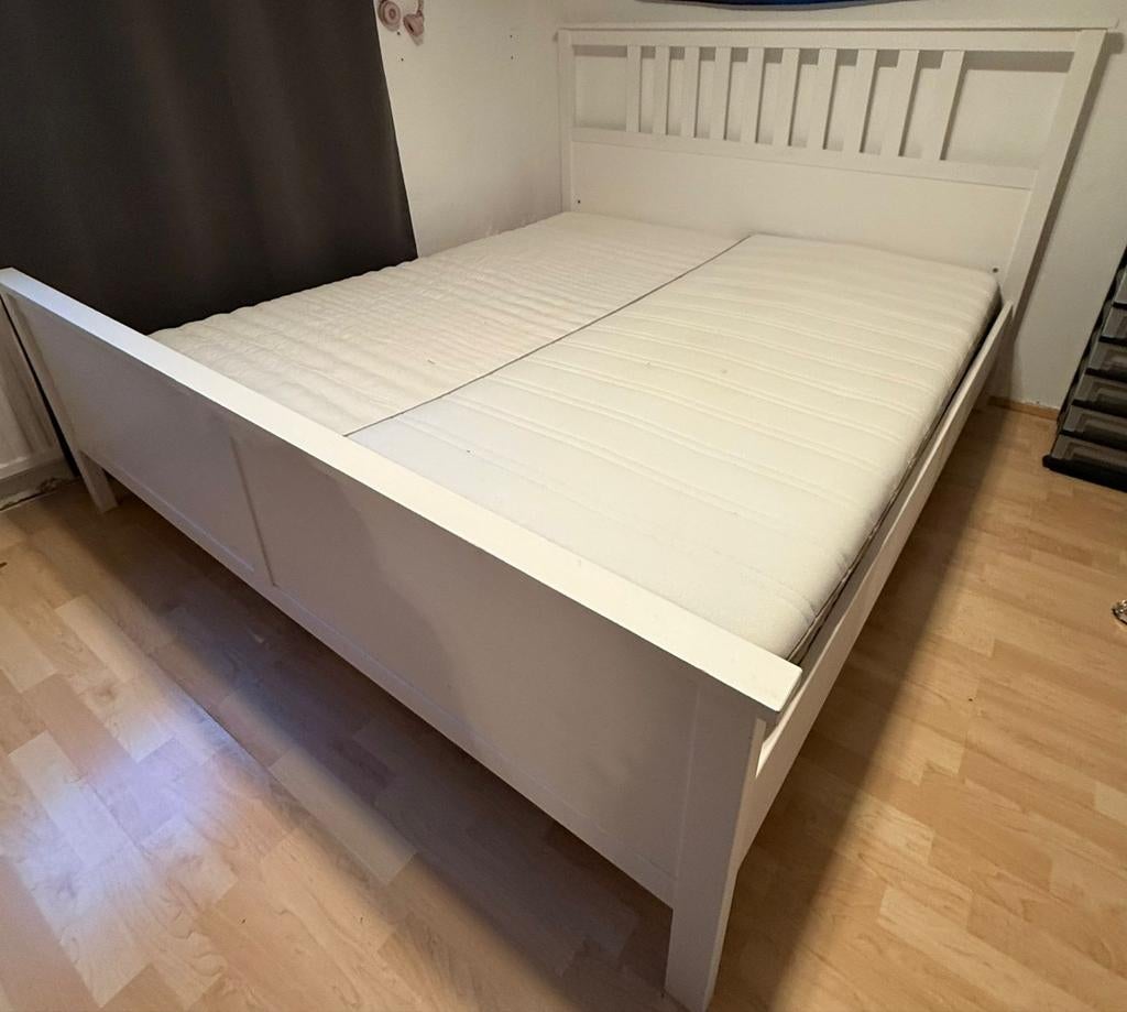 2-persoons bed 180x200 met matrassen. Hemnes bedframe., Ophalen of Verzenden