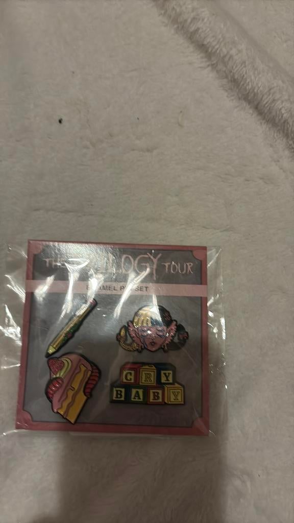 Melanie martinez pins, Ophalen of Verzenden, Zo goed als nieuw