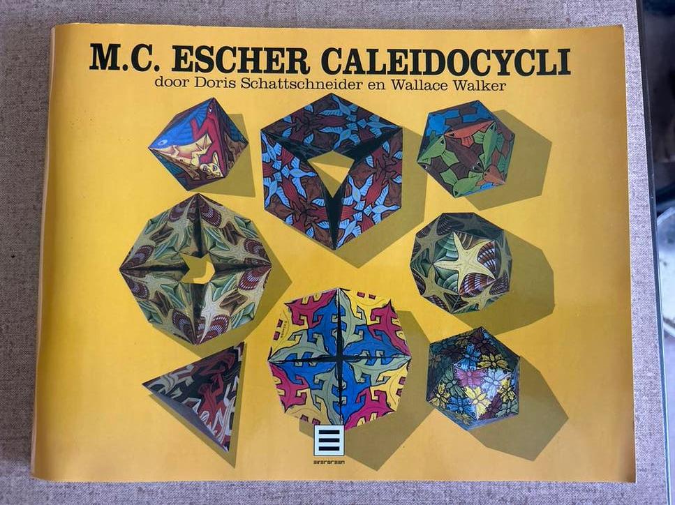 M.C. Escher Kaleidocycles - Kunstboek met uitsneden, Ophalen of Verzenden, Zo goed als nieuw, Overige onderwerpen