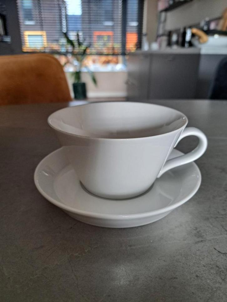 Arzberg Tric kop + schotel, Sieger design, wit porselein , Huis en Inrichting, Keuken | Servies, Zo goed als nieuw, Kop(pen) en/of Schotel(s)