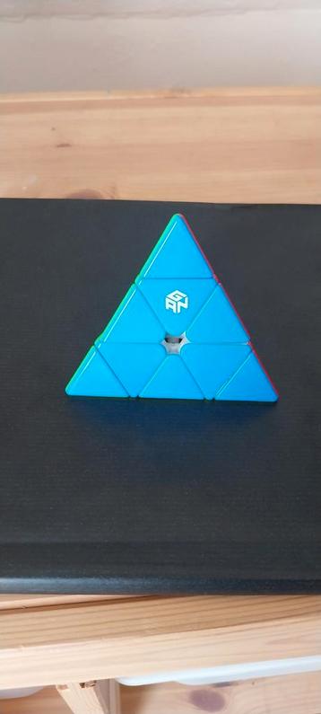 GAN Pyraminx Speed Cube - Uitdagend Puzzelspel beschikbaar voor biedingen