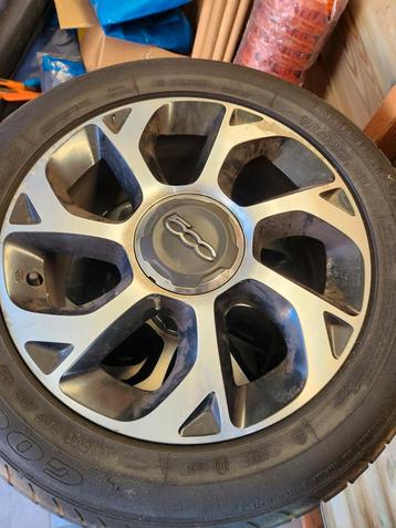 Originele Fiat 500 licht metalen velgen met goede banden beschikbaar voor biedingen