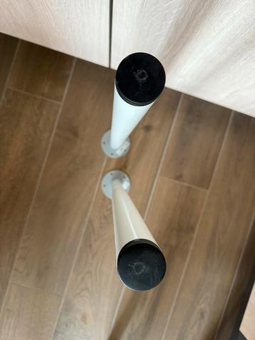 Twee ikea adils tafelpoten beschikbaar voor biedingen