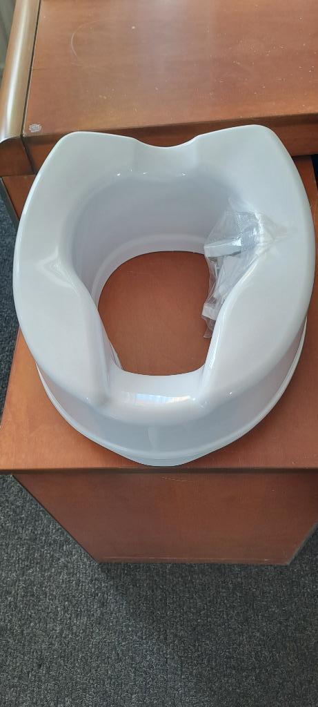 Aidapt toiletverhoger - 15 cm hoog met deksel, Diversen, Verpleegmiddelen, Nieuw, Ophalen