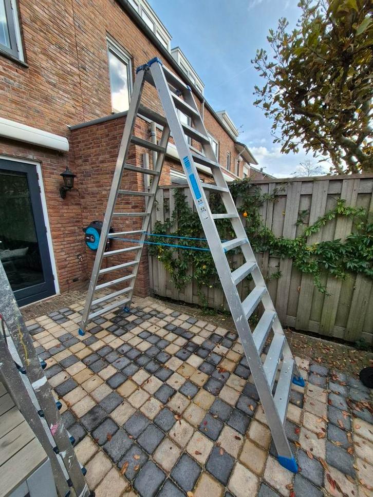 Professionele aluminium trap – dubbel oploopbaar (2x12), Doe-het-zelf en Verbouw, Ladders en Trappen, Zo goed als nieuw, 2 tot 4 meter