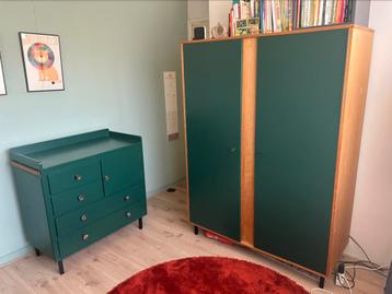 Commode en kast babykamer kinderkamer vintage beschikbaar voor biedingen