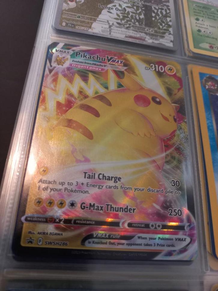 Pikachu vmax, Hobby en Vrije tijd, Verzamelkaartspellen | Pokémon, Zo goed als nieuw, Losse kaart, Foil, Ophalen of Verzenden