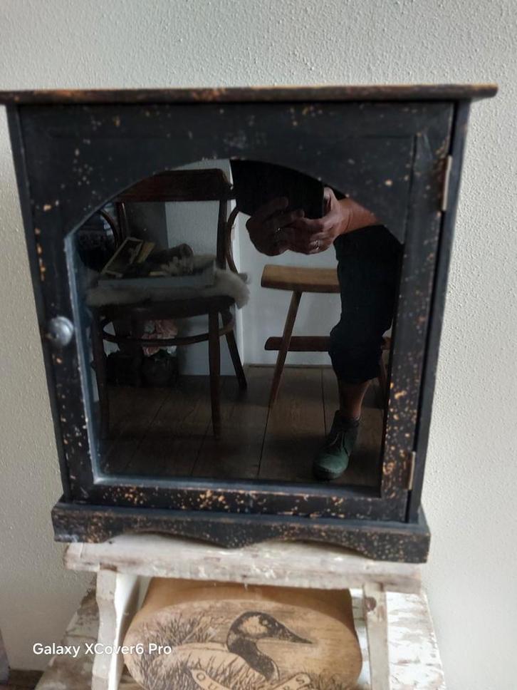 Vintage Wandkastje met glasdeur, Antiek en Kunst, Curiosa en Brocante, Ophalen of Verzenden