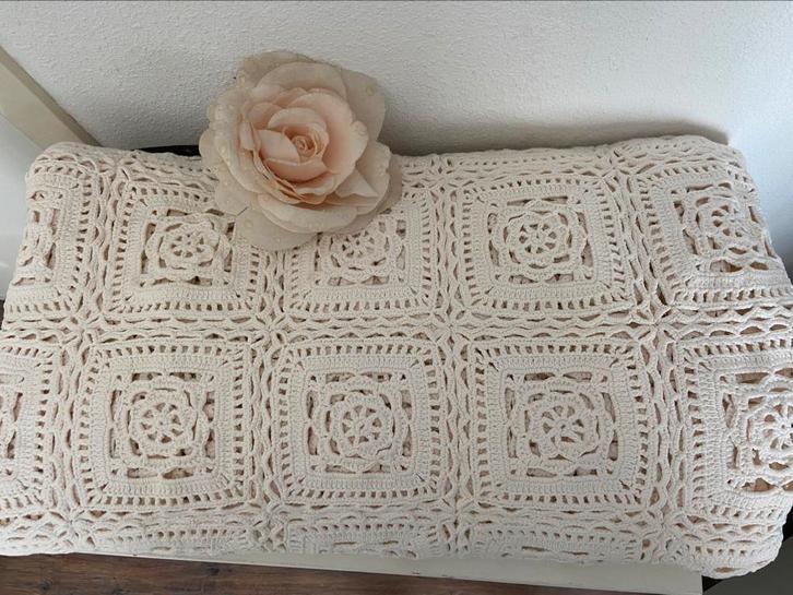 Prachtige 220x220 cm gehaakte 2 Persoons sprei ZGAN  boho ✨, Huis en Inrichting, Woonaccessoires | Plaids en Woondekens, Zo goed als nieuw