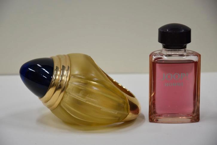 Display factice parfumfles ring Boucheron, Verzamelen, Parfumverzamelingen, Zo goed als nieuw, Overige typen, Ophalen of Verzenden