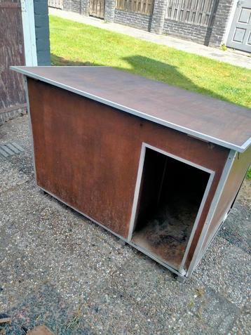 Honden hok  beschikbaar voor biedingen
