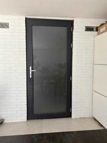 Nieuw! PVC  deur met kozijn 1040x2290x135 beschikbaar voor biedingen
