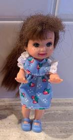 Popje Barbie Kelly, merk: Mattel, 11 cm. lang., Verzamelen, Poppen, Ophalen of Verzenden, Zo goed als nieuw, Pop