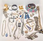 Diverse vintage sieraden, waaronder een zilveren hanger., Sieraden, Tassen en Uiterlijk, Antieke sieraden, Ophalen of Verzenden