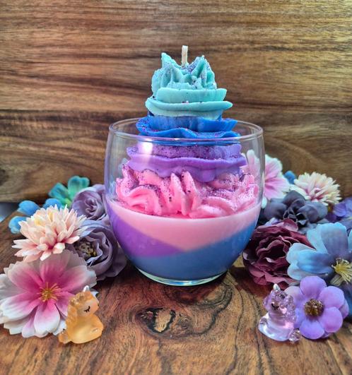Rainbow Fluff – Sojawas Geurkaars (handgemaakt & eco), Huis en Inrichting, Woonaccessoires | Kandelaars en Kaarsen, Nieuw, Kaars