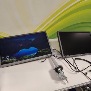 2 Acer beeldschermen met monitor arm 24 inch schermen beschikbaar voor biedingen