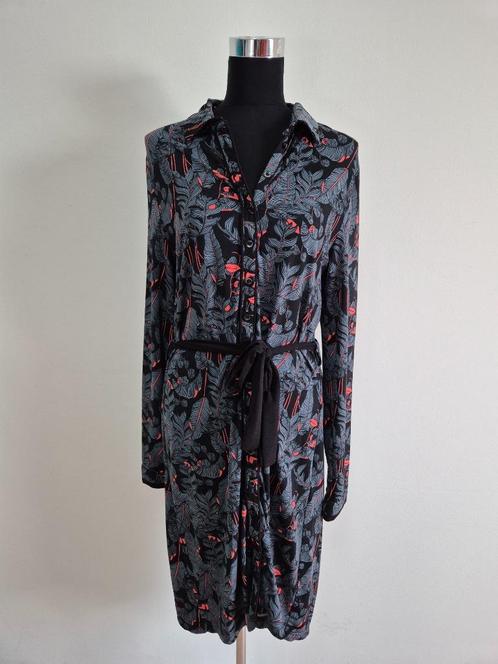 J390 - Grijs met zalmkleur David & Alex jurk maat L (1), Kleding | Dames, Jurken, Zo goed als nieuw, Maat 38/40 (M), Grijs, Onder de knie