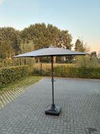 Grote grijze tuinparasol – verstelbaar model met zwengel, Ophalen, Zo goed als nieuw, Verstelbaar