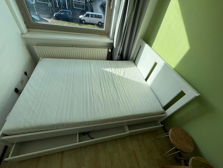 IKEA Bed van 1.40 (indien gewenst incl matras), Huis en Inrichting, Slaapkamer | Bedden, Zo goed als nieuw, Tweepersoons, 140 cm
