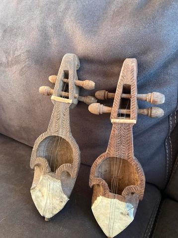 Twee stuks Antieke sarangi nepali beschikbaar voor biedingen