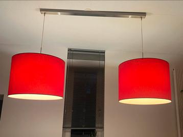 Eetkamerlamp met rode lampenkappen beschikbaar voor biedingen