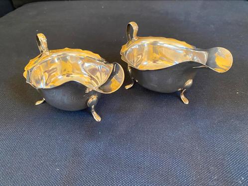 Twee vrijwel identieke zilveren saus- of room  kommen, Antiek en Kunst, Antiek | Goud en Zilver, Zilver, Ophalen of Verzenden