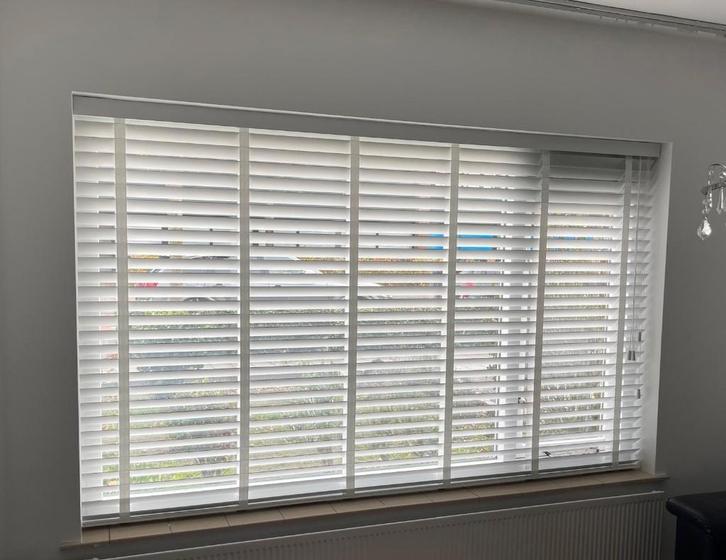 Jaloezie HOUT wit 298x105 cm. Nieuw in verpakking!, Huis en Inrichting, Stoffering | Gordijnen en Lamellen, Nieuw, 100 tot 150 cm