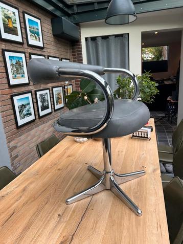 Vintage Draaibare Kappersstoel - Bijzetstoel beschikbaar voor biedingen