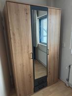 Ruime kledingkast met spiegel en lades, Ophalen, 100 tot 150 cm, Zo goed als nieuw, Met lade(s)