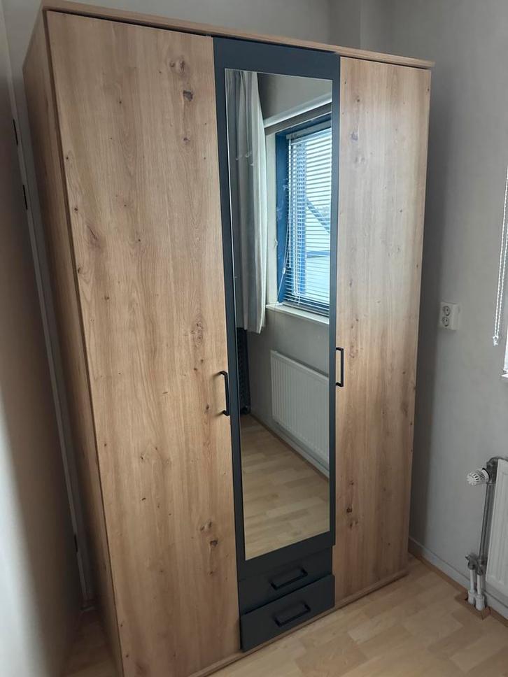 Ruime kledingkast met spiegel en lades, Huis en Inrichting, Kasten | Kledingkasten, Zo goed als nieuw, 150 tot 200 cm, 100 tot 150 cm
