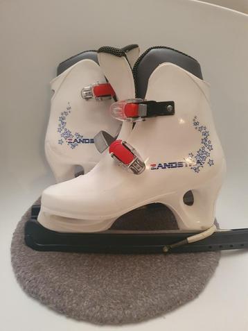 Zandstra witte schaatsen in maat 37 klaar voor het ijs beschikbaar voor biedingen