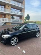 BMW 1-Serie 116I 3DR 2014 Zwart M-Performance Pano, Auto's, BMW, 1-Serie, 65 €/maand, 4 cilinders, Zwart