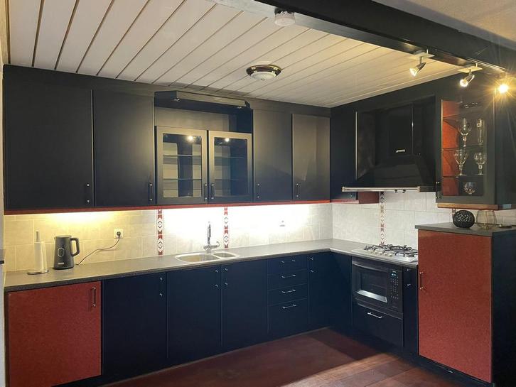 L-Keuken met apparatuur, Huis en Inrichting, Keuken | Complete keukens, Gebruikt, Hoekkeuken, Zwart, Kunststof, Ophalen