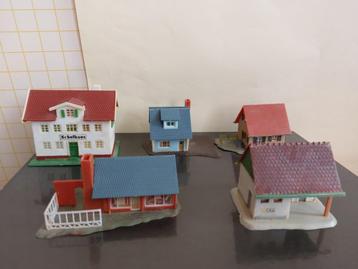 5 gebouwen in verschillende uitvoeringen (13572) beschikbaar voor biedingen