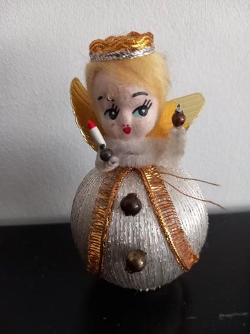 Vintage engeltje beschikbaar voor biedingen