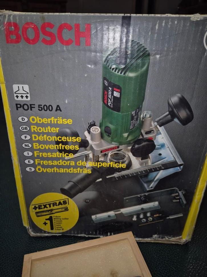 Bosch POF 500 A Bovenfrees – in doos + frezenset, Doe-het-zelf en Verbouw, Gereedschap | Freesmachines, Gebruikt, Elektrisch, Bovenfrees