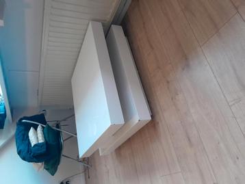 Witte salontafel met uitdraaiblad