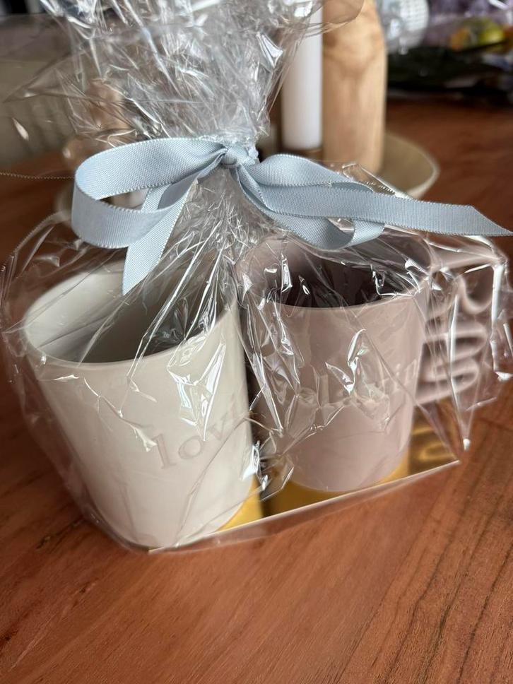 2 mokken Riviera Maison NIEUW Loving Relaxing, Huis en Inrichting, Keuken | Servies, Nieuw, Kop(pen) en/of Schotel(s), Overige stijlen