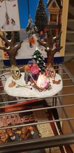 Lemax table accent warmen bij kampvuur 4,5 volt(Z223-1), Diversen, Kerst, Ophalen of Verzenden, Zo goed als nieuw