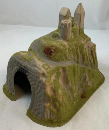tunnel recht met kasteelruïne 282122cm H0 1:87 modelspoor beschikbaar voor biedingen