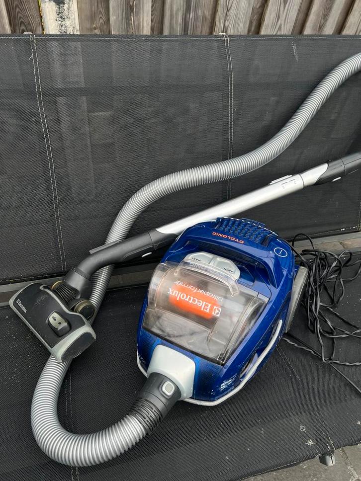 Electrolux ultraperformer kracghtig zakloze stofzuiger 2100w, Witgoed en Apparatuur, Stofzuigers, Zo goed als nieuw, Ophalen