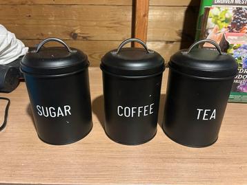 Zwarte Voorraadblikken: Koffie, Thee, Suiker beschikbaar voor biedingen