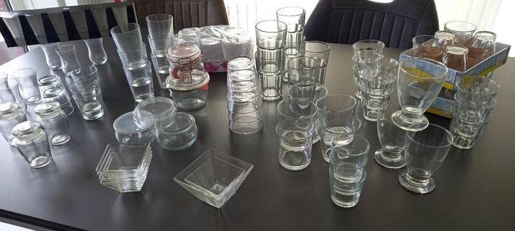 100 glazen, Huis en Inrichting, Keuken | Servies, Zo goed als nieuw, Glas of Glazen, Overige stijlen, Glas, Ophalen