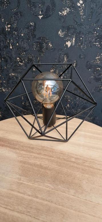 2 tafellampjes nachtlampen beschikbaar voor biedingen