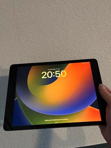 Apple iPad 9e gen. 64GB + Pencil + Hoes beschikbaar voor biedingen