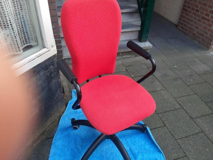 Bureaustoel Ikea. Nominell, rood,, Huis en Inrichting, Bureaustoelen, Gebruikt, Bureaustoel, Rood, Ergonomisch, Ophalen