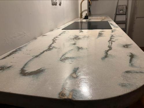 Beton aanrechtblad met afrondingen en messing, Huis en Inrichting, Keuken | Keukenelementen, Zo goed als nieuw, Minder dan 100 cm