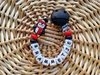 speenkoord pinguïn rood met of zonder naam €10,95, Ophalen of Verzenden, Nieuw, Kraamcadeau