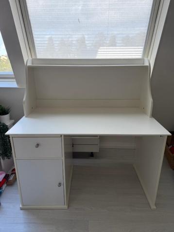 IKEA bureau met opzetstuk  beschikbaar voor biedingen